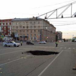 В центре города провалился асфальт